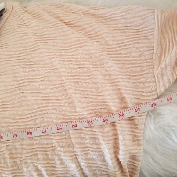 Simply Noelle textured top w/pockets oversized - Picture 3 of 10